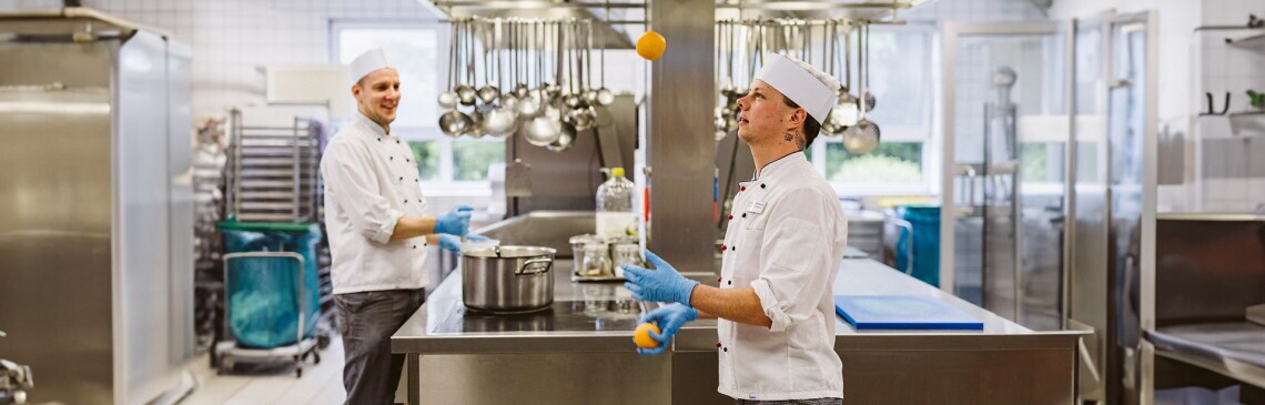 Mitarbeiter im Service- und Küchenteam / Vertretung der Küchenleitung (m/w/d), 1. Bild